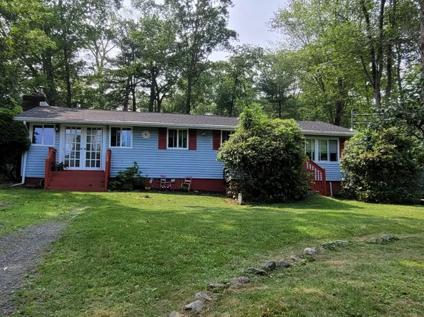117 W Shore Dr, Dingmans Ferry, PA 18328