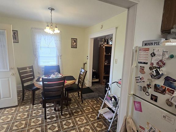5th image of 147 W Addison St