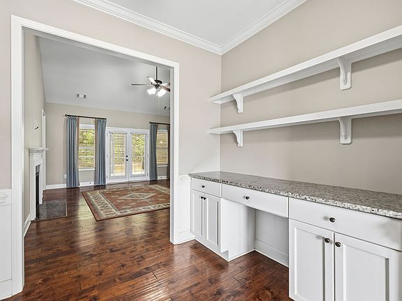5th image of 214 Friend St