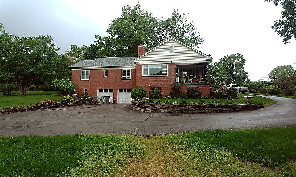 2nd image of 105 Grandview Dr