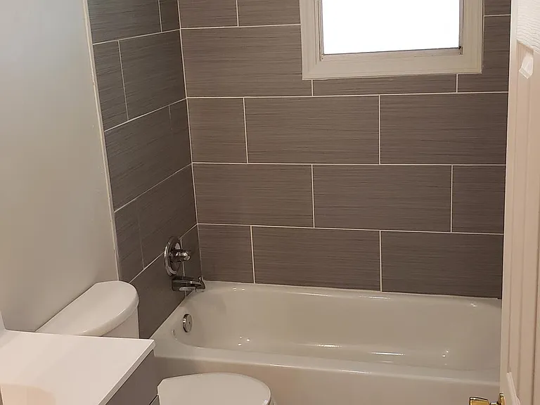 2305 NE 10th Ter — Photo 6