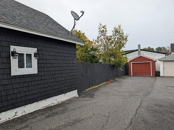 5th image of 212 Margaret St