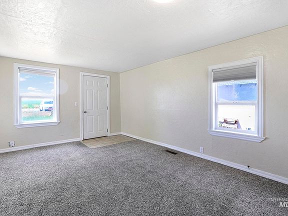 3rd image of 540 Orchard Ave