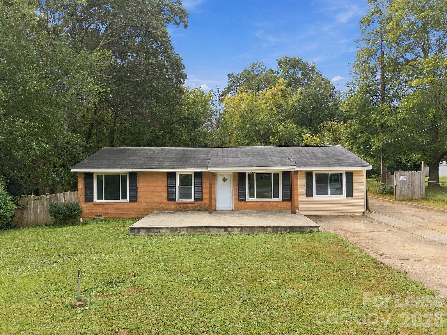 3 bed, 2.5 bath, 1302 sqft, $1,800 — Photo 1