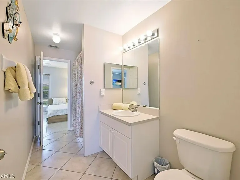 4022 SW 12th Pl — Photo 12
