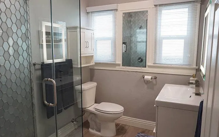 5433 Harold Way #104 — Photo 3