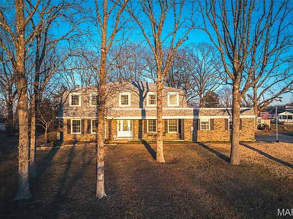 2nd image of 611 Penny Ln