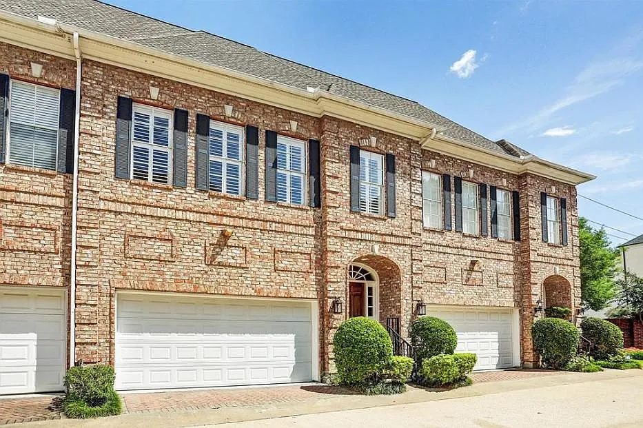 3 bed, 2.5 bath, 2366 sqft, $3,300 — Photo 4