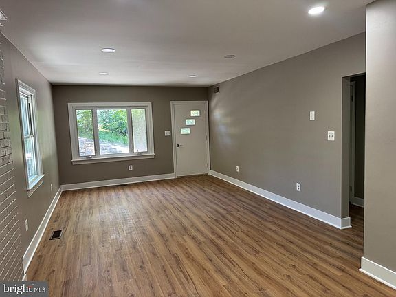 5th image of 373 Bowman Rd
