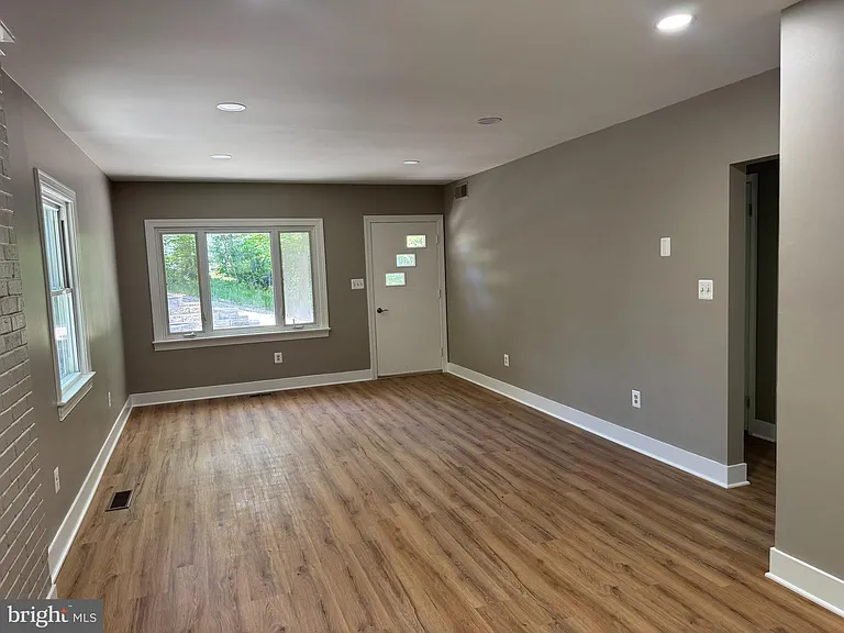 373 Bowman Rd — Photo 5
