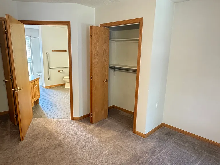 1810 W Marigold Dr — Photo 7