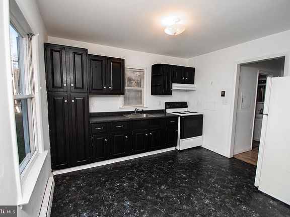 2nd image of 10092 Fay Ave