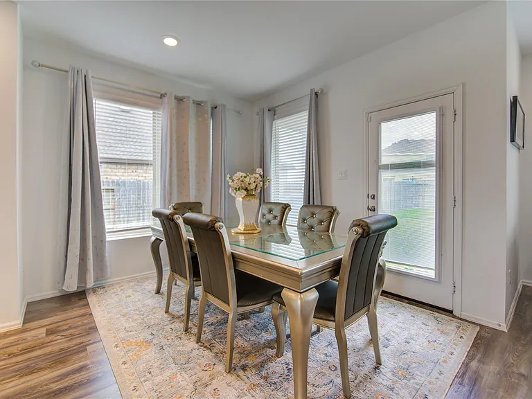 26627 Ledgemont Dr — Photo 17