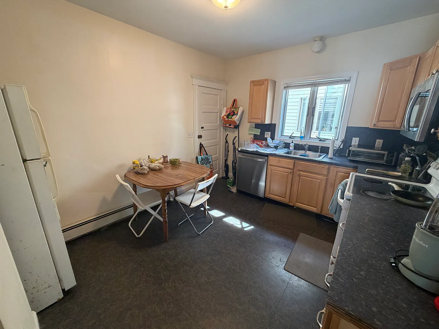 4 bed, 1200 sqft, $4,600 — Photo 4