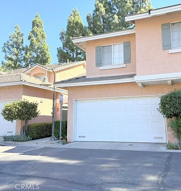 3 bed, 2.5 bath, 1417 sqft, $2,995 — Photo 2