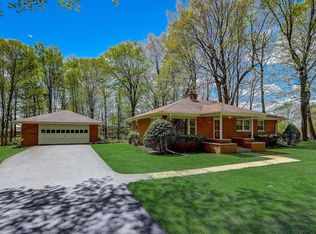 19531 W Southview Ln, New Berlin, WI 53146