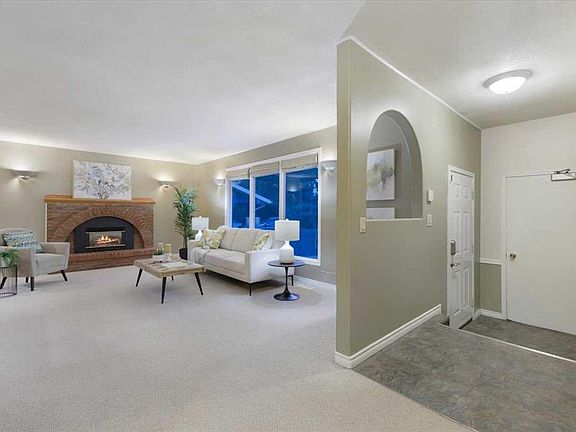 3rd image of 124 N Oakmoor Pl SW