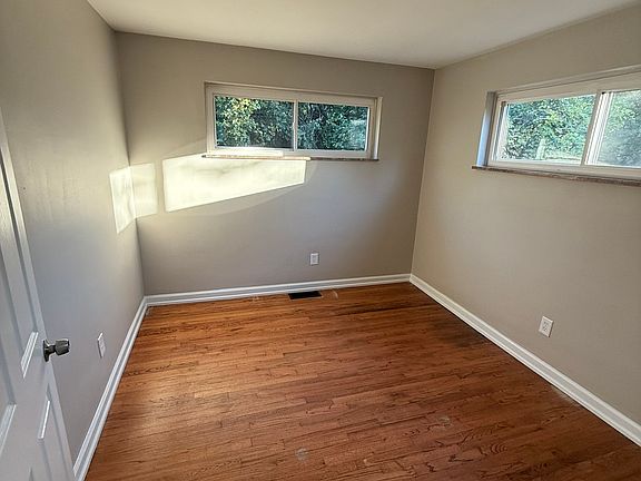 5th image of 2165 Woodmere Ct