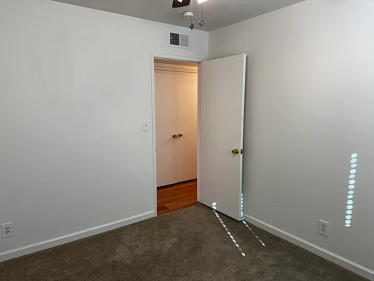 33 Russell Ave — Photo 28