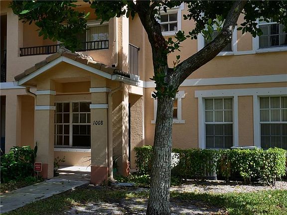 2nd image of 1008 Belmont Ln #3642