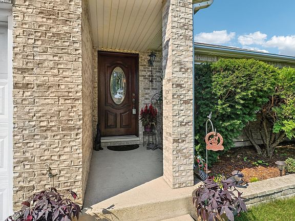 3rd image of 716 Ottawa Dr