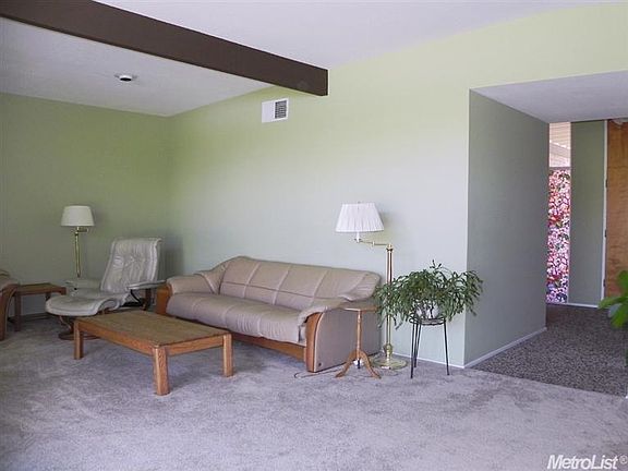 4th image of 3823 Thornwood Dr