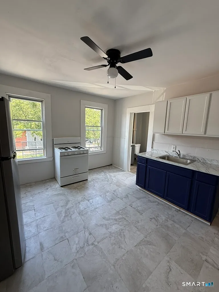 2 bed, 1.0 bath, 600 sqft, $1,500 — Photo 2