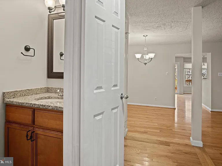 1602 Oak Spring Way — Photo 23