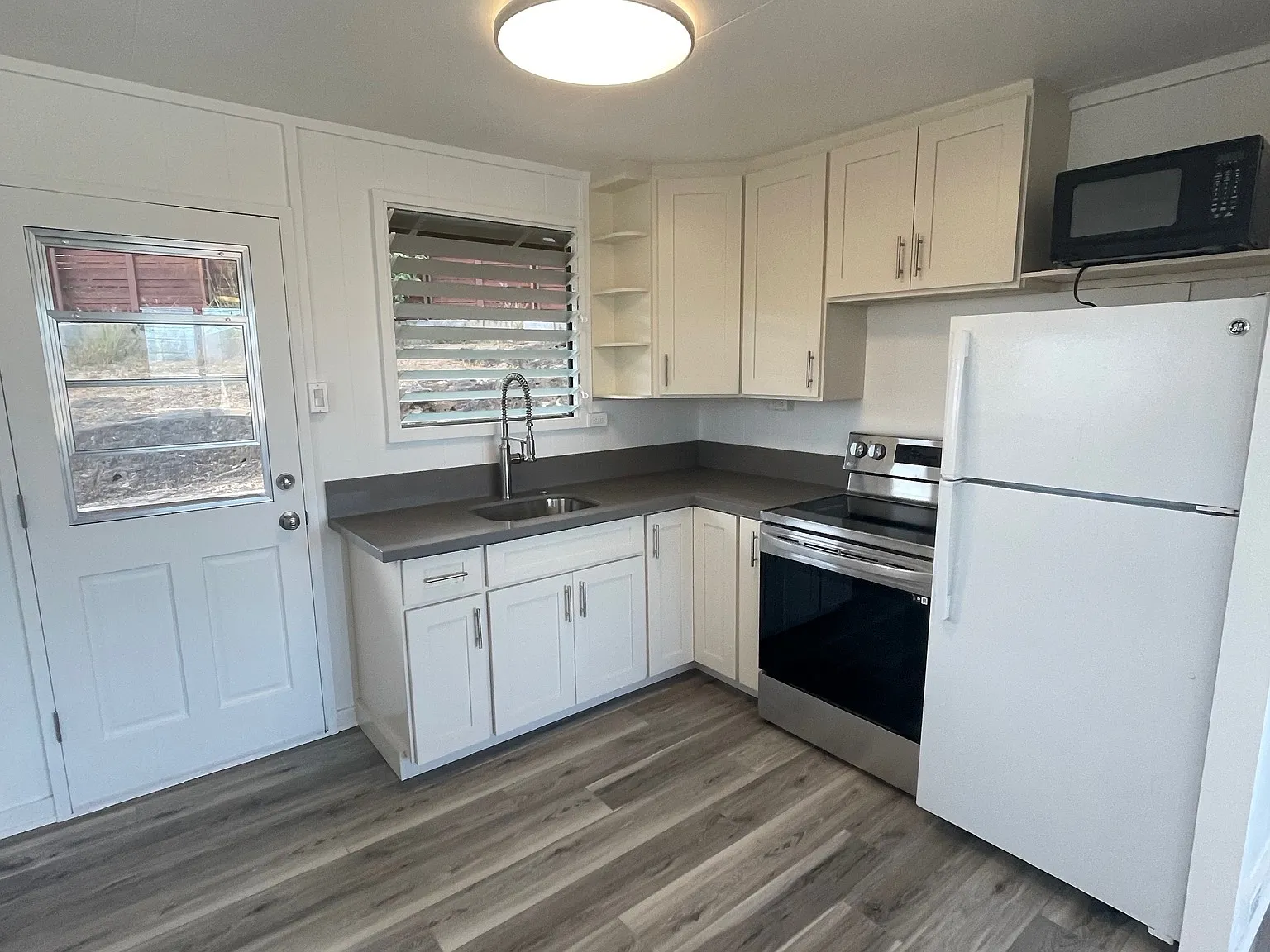 2 bed, 550 sqft, $2,500 — Photo 2
