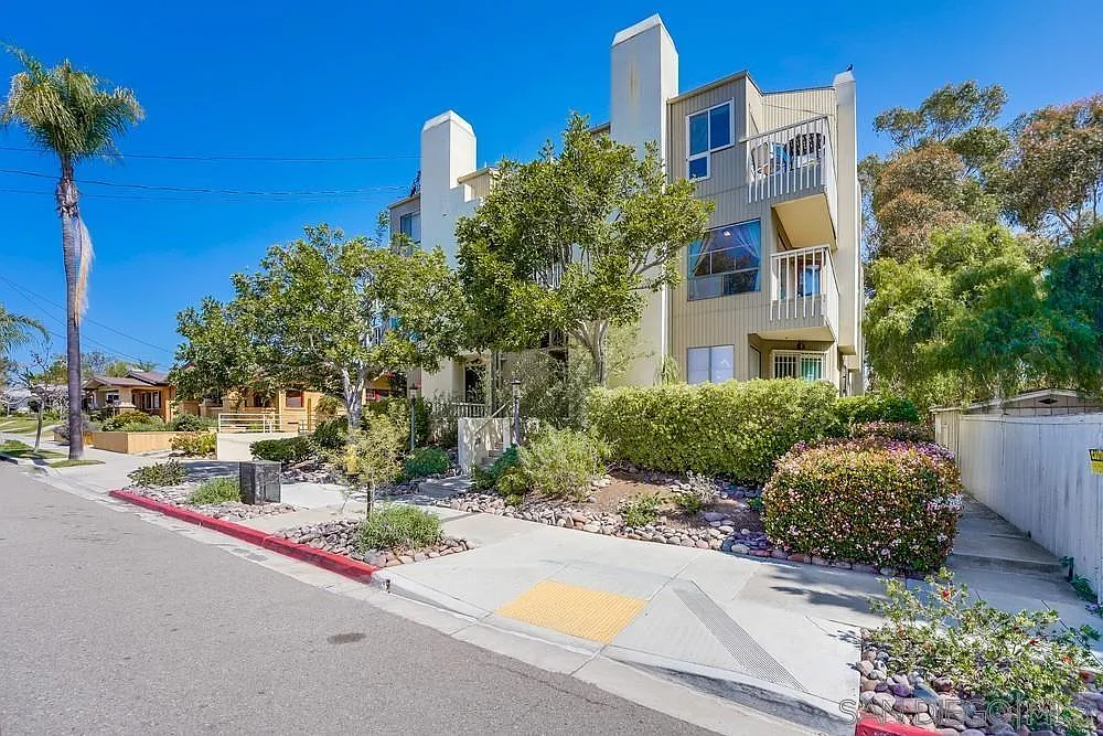 2 bed, 1200 sqft, $5,500 — Photo 1
