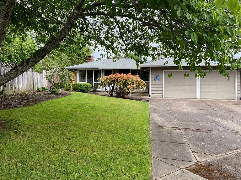 1461 NW Meadowgreen Pl — Photo 1