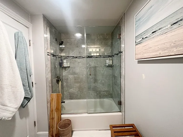 214 E Eagle St #6 — Photo 11