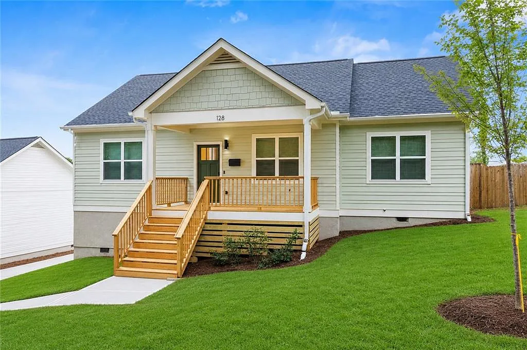 4 bed, 2.0 bath, 1400 sqft, $3,200 — Photo 1