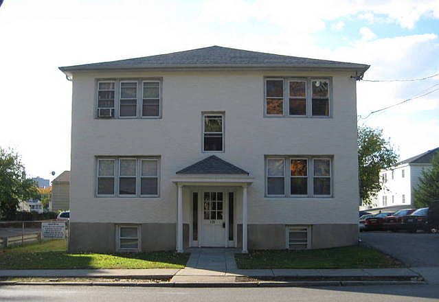 2nd image of 179 Underhill Ave APT 1L