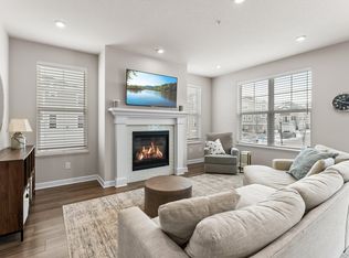 790 Roselyn Dr, Victoria, MN 55386