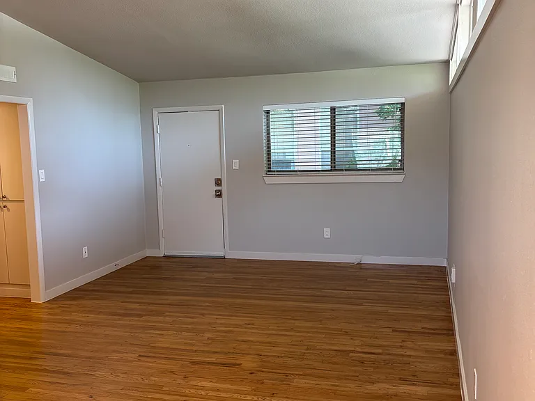 4326 Cole Ave #F — Photo 7