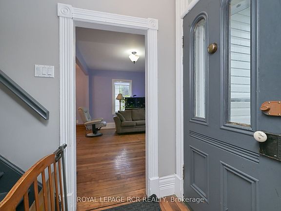 3rd image of 103 Amaranth St E