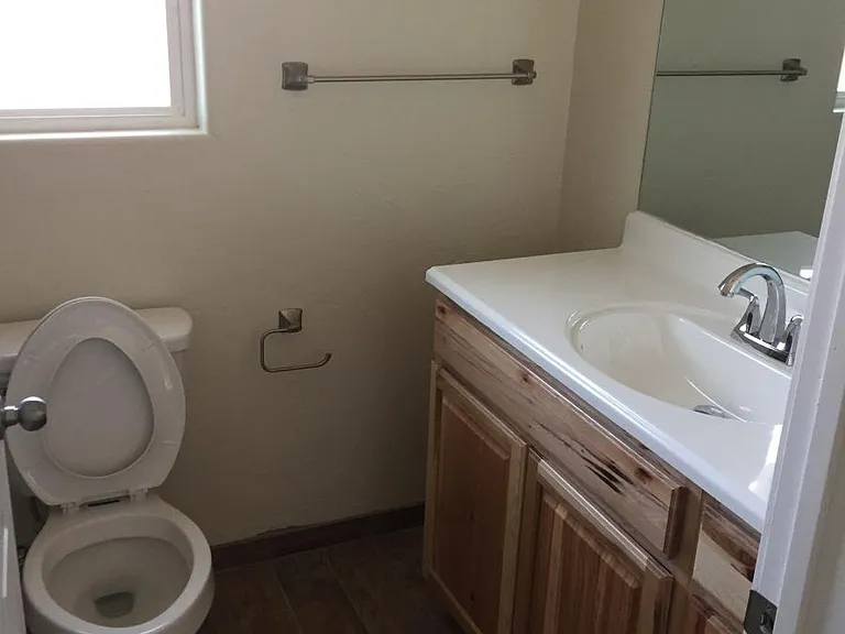 830 E 8th St #2 — Photo 5