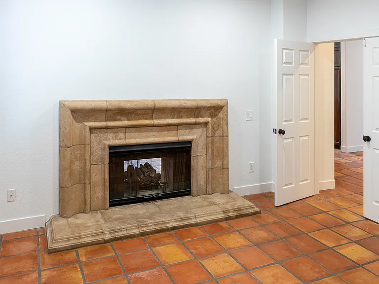 4625 Belvista Ct — Photo 8