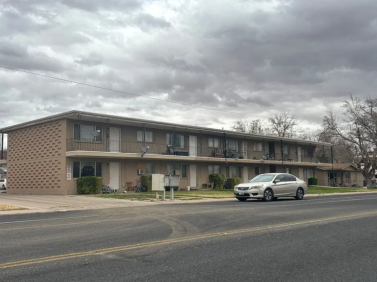 Hackwell Apartments — Photo 2