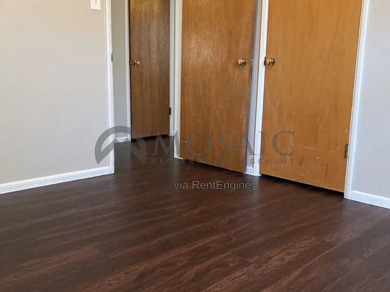 921 W 19th St — Photo 10