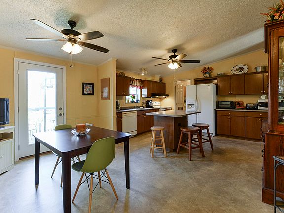 5th image of 124 Sunny Ln