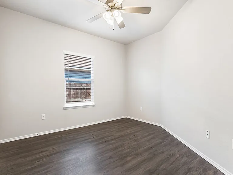 636 Heathers Way — Photo 17