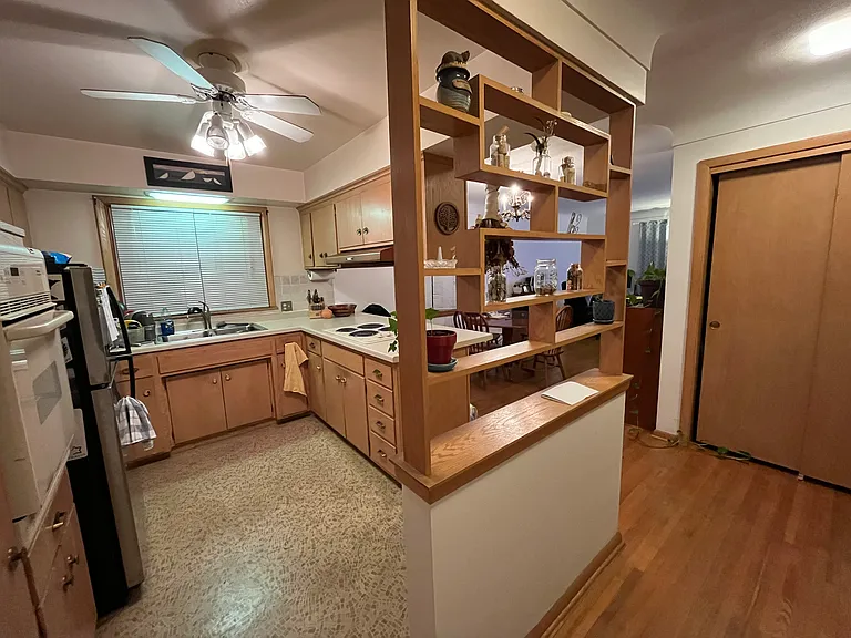 2210 Marshall Ave — Photo 2