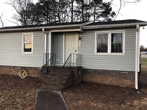 204 Carolina Blvd Photo 1