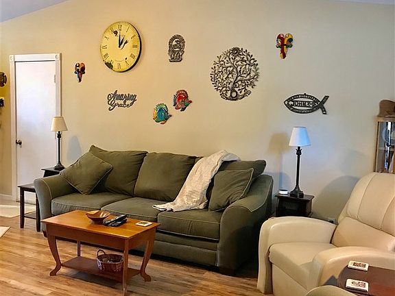 4th image of 8339 Tamarack Dr