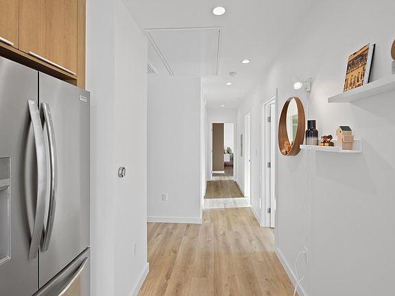 4th image of 919 Boston Ct Unit 303