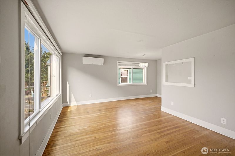 5th image of 748 S Kenyon Street