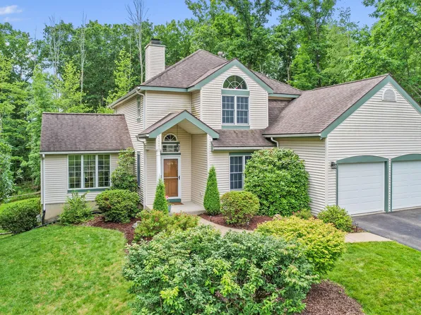 1219 Foxboro Ln, Endicott, NY 13760
