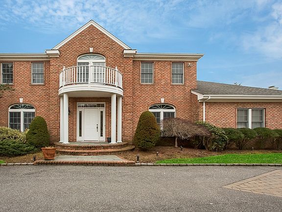3rd image of 38 Woodbury Farms Dr
